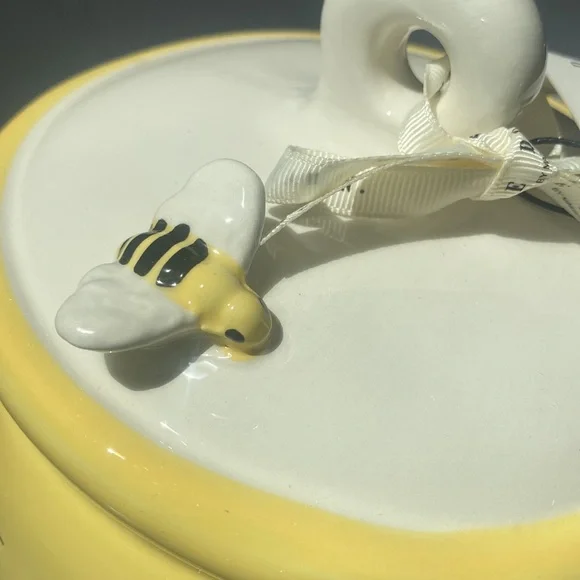 Rae Dunn, ceramic 8”sweet honey pot shaped birdhouse. Text reads”Bee Sweet” - Picture 4 of 7